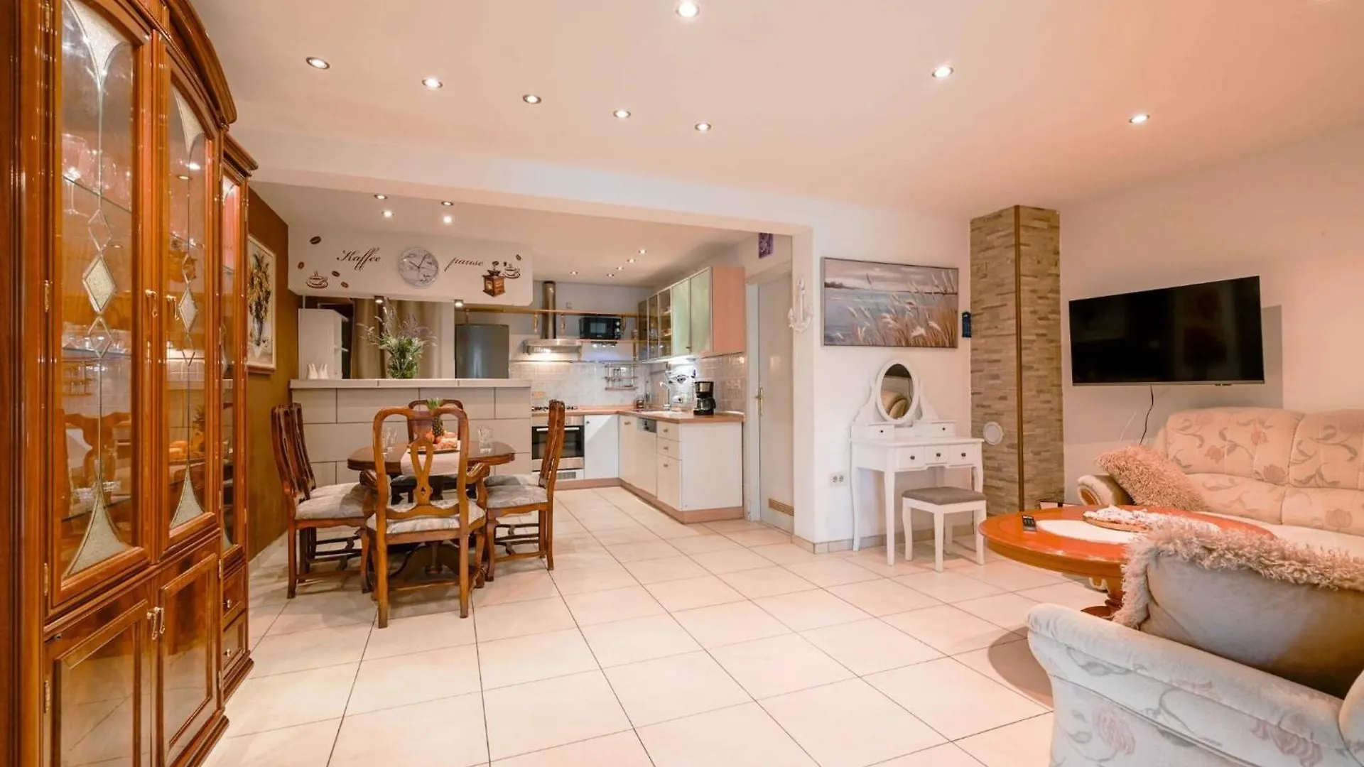 Classic And Smart Rovinj Apartment With Terrace - Two Bedroom Apartment With Terrace 0*,  크로아티아