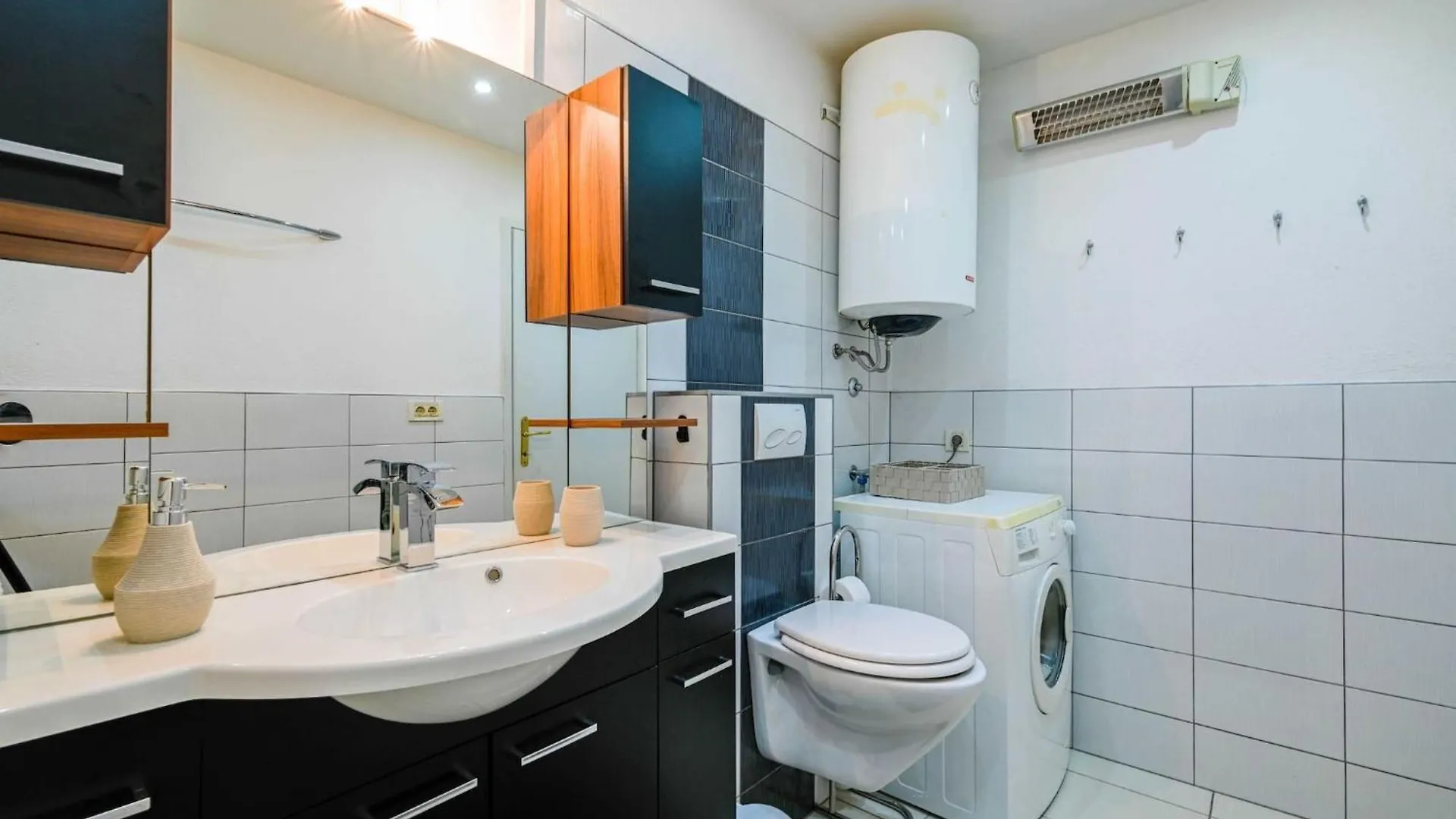 Classic And Smart Rovinj Apartment With Terrace - Two Bedroom Apartment With Terrace 크로아티아