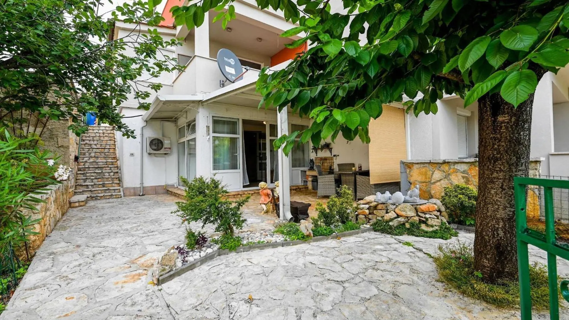 Classic And Smart Rovinj Apartment With Terrace - Two Bedroom Apartment With Terrace